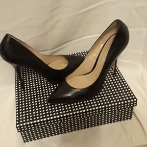 ALDO  5" black pumps, good condition